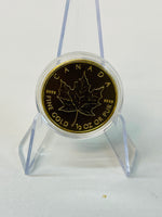 1/2 oz Canadian Maple Leaf gold coin 999.9 in capsule, maple leaf side